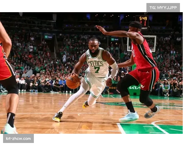 凯尔特人布朗本场表现抢眼,19投命中13球助球队取胜巩固排名 凯尔特人布朗本场表现抢眼,19投命中13球助球队取胜巩固排名